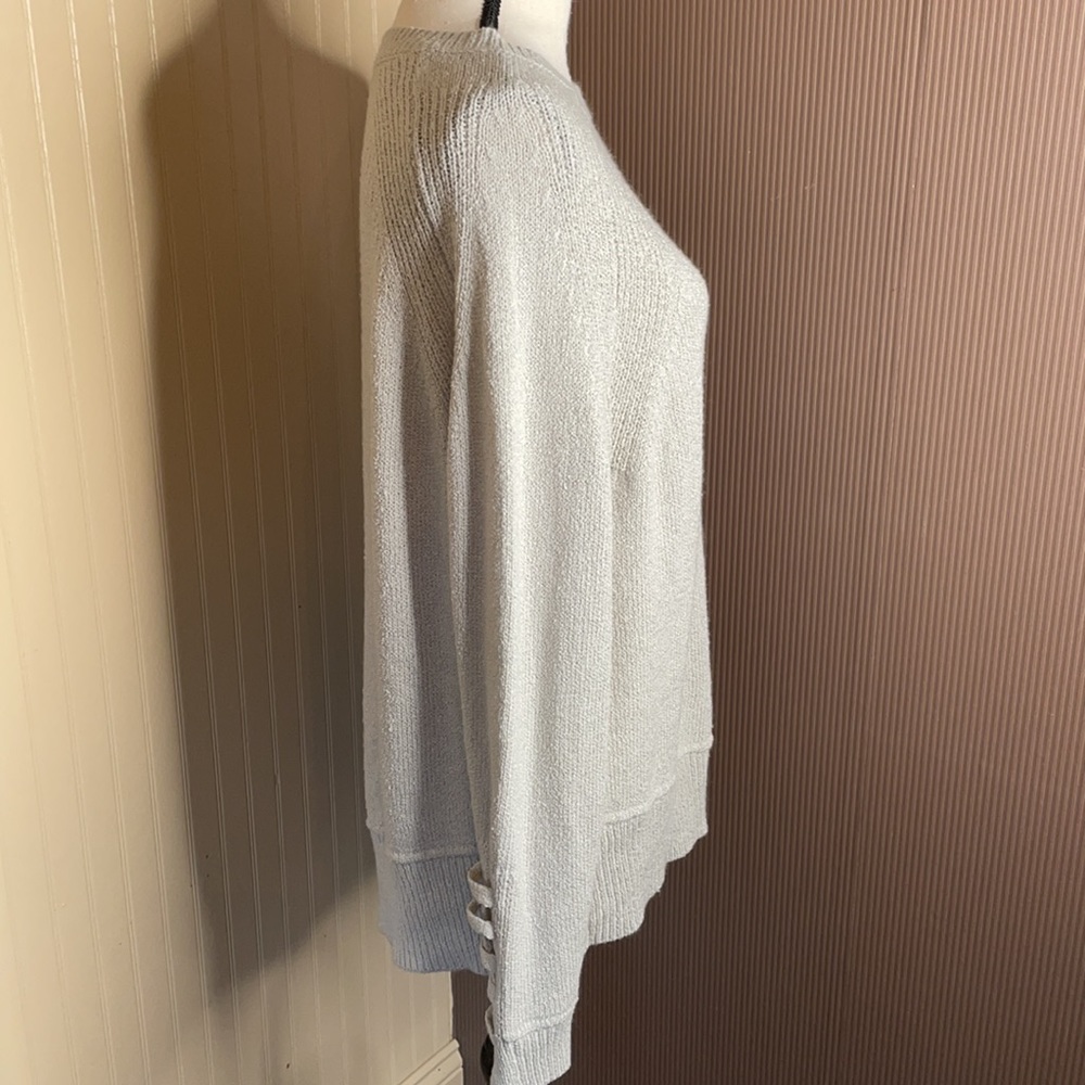 Lush Gray Sweater Size Medium Side Split - image 3